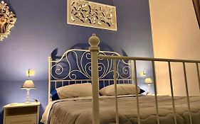 Vico Longo 25 - Ensuit Flat In The Heart Of Naples